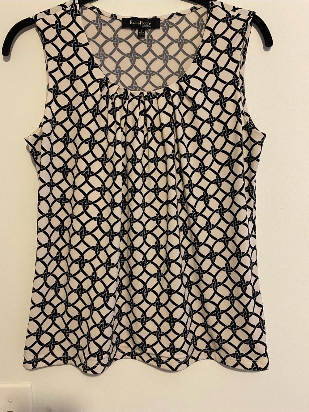 Evan Picone Black Chain-Print White Sleeveless Tank